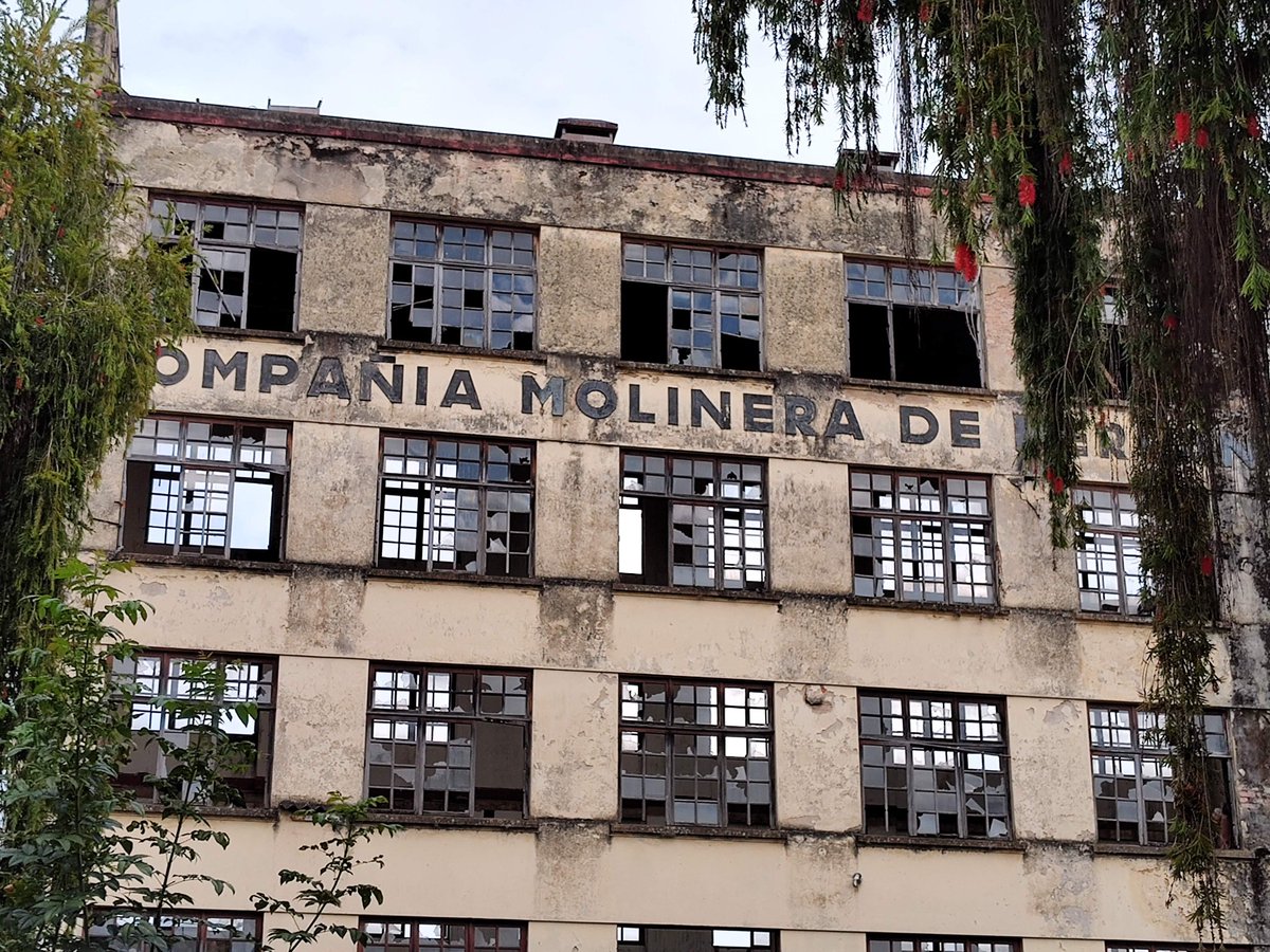 josepsi77's tweet photo. @petrogustavo @petrogustavo las ruinas de la molinera de Herran en Málaga Santander, un día manejó 3 turnos empleando a más de 60 personas por turno y produciendo harina de la mejor calidad, así como otras 2 grandes molineras, la materia prima del pan por las nubes, acá podemos producirla. https://t.co/KbAeazUY3B