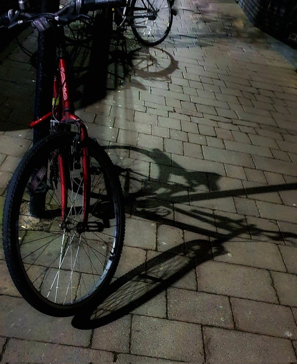 DreamingOxDiary's tweet photo. Cowley Road shadows. https://t.co/yC2q71Relg