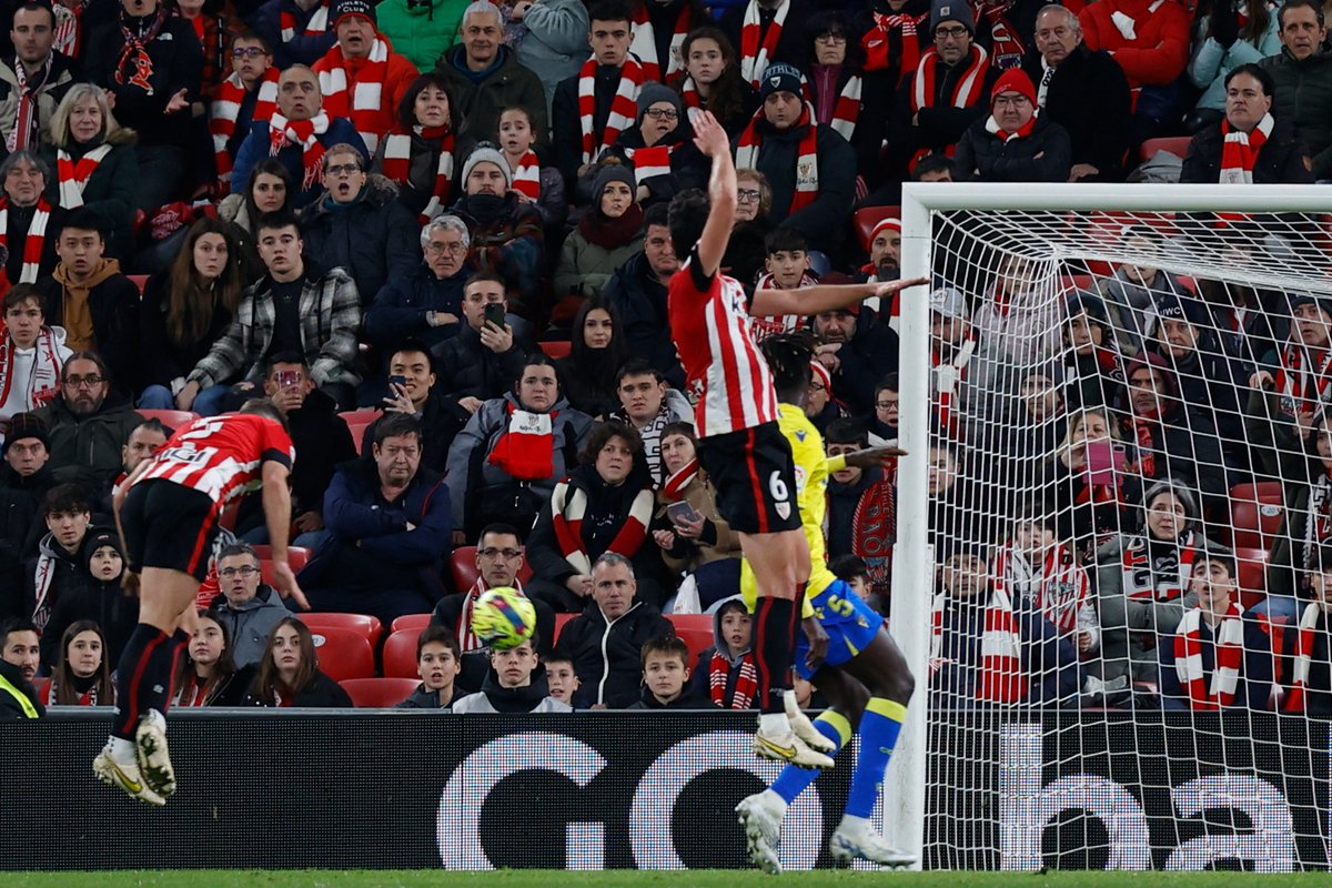 The 𝕡𝕖𝕣𝕗𝕖𝕔𝕥 header. #LaLigaSantander | #AthleticCádiz