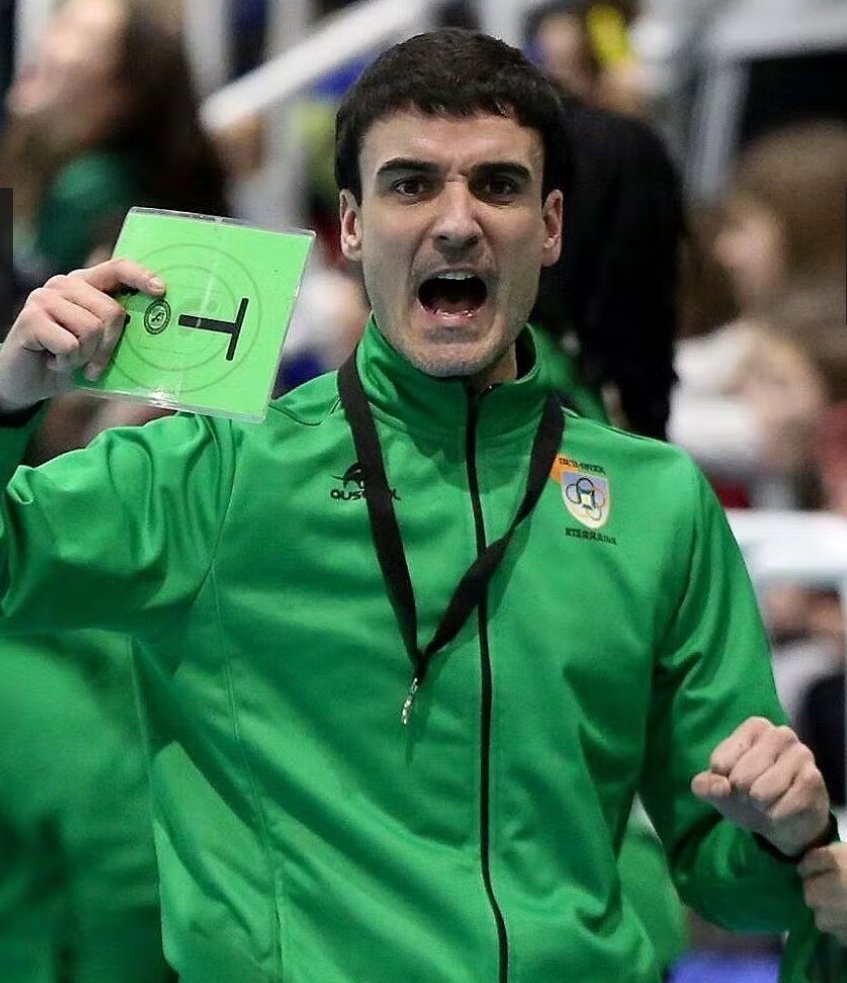 Beatriz Equísoain (@bequisoain) on Twitter photo Lo del balonmano navarro es para aplaudir y no parar. Miguel Etxeberria, entrenador del <a href="/Beti_guerreras/">Replasa Beti-Onak</a>, da un paso más y formará parte del cuerpo técnico de las 'Guerreras' Promesas que dirige Luis M. Ascorbe en la próxima cita en el CAR de Sierra Nevada.
📸Javier Bergasa Lo del balonmano navarro es para aplaudir y no parar. Miguel Etxeberria, entrenador del <a href="/Beti_guerreras/">Replasa Beti-Onak</a>, da un paso más y formará parte del cuerpo técnico de las 'Guerreras' Promesas que dirige Luis M. Ascorbe en la próxima cita en el CAR de Sierra Nevada.
📸Javier Bergasa