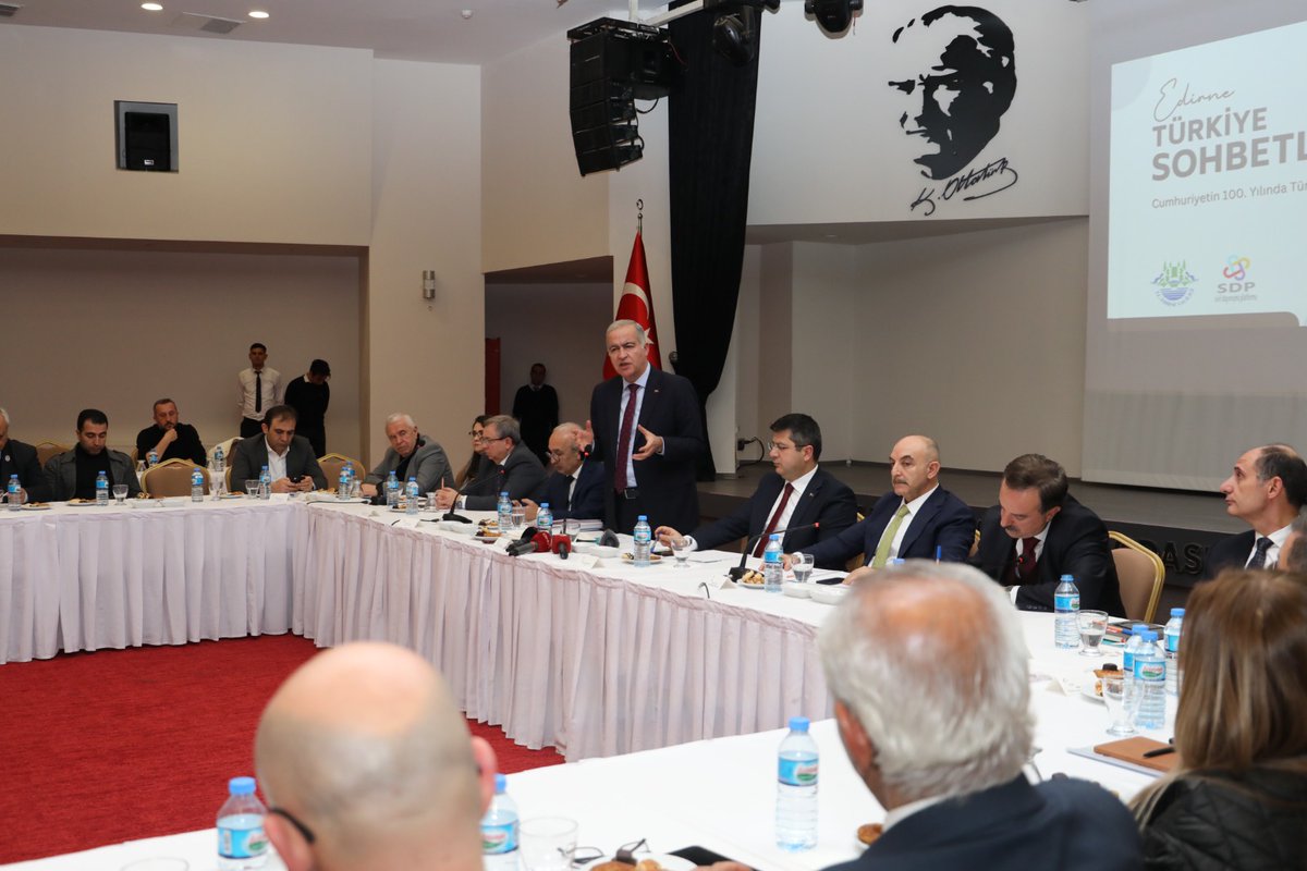 ismailerguness's tweet photo. Edirne Valimiz Sn.Hüseyin Kürşat Kırbıyık,STK temsilcileri, akademisyen ve medyanın katıldığı Türkiye Sohbetleri Edirne toplantısında 2002’den beri temelleri atılan Türkiye Yüzyılı Vizyonu’nda bakanlık olarak yaptıklarımızı anlattık.

Programa katkı sunan herkese teşekkür ederiz. https://t.co/zP9fLNLkZr