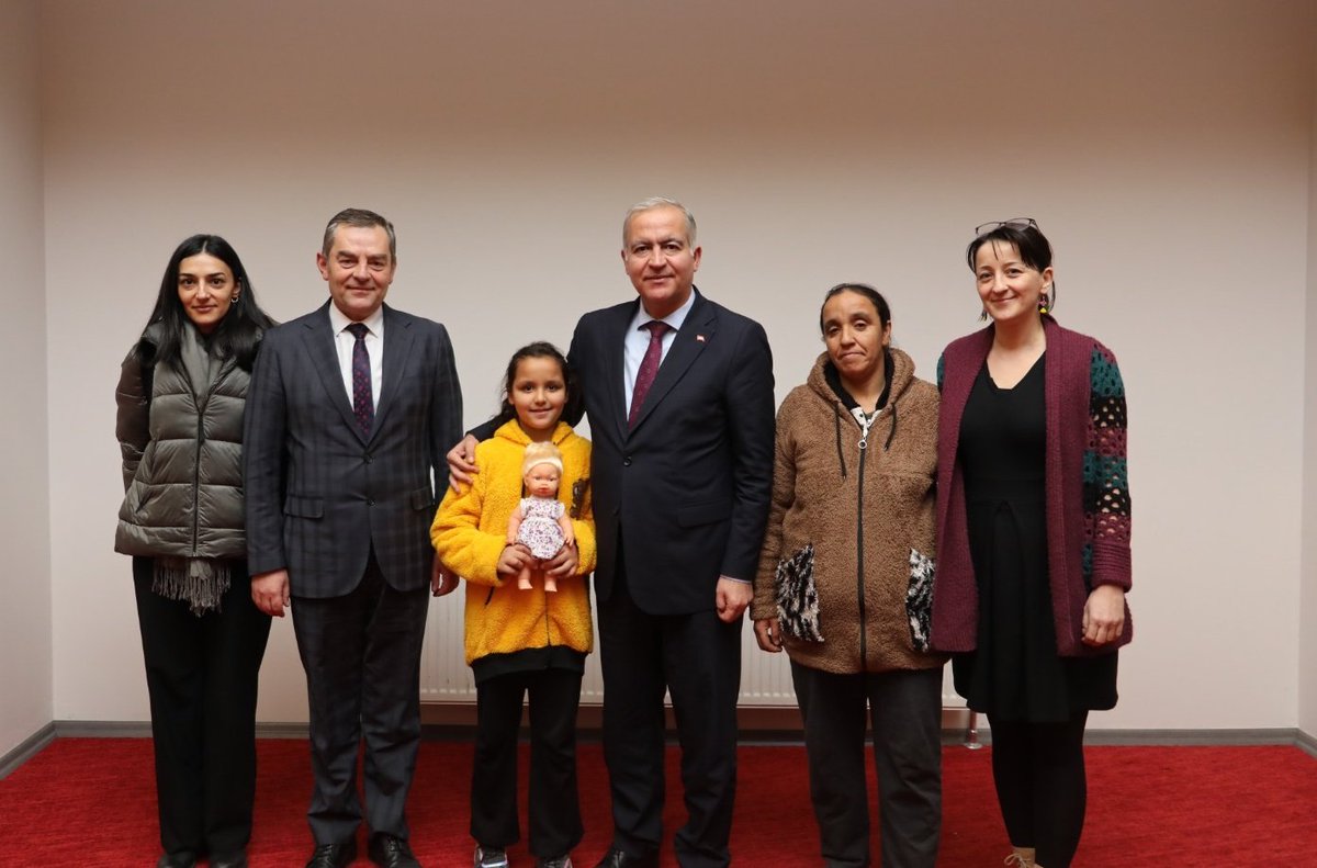 ismailerguness's tweet photo. Edirne Valimiz Sn.Hüseyin Kürşat Kırbıyık,STK temsilcileri, akademisyen ve medyanın katıldığı Türkiye Sohbetleri Edirne toplantısında 2002’den beri temelleri atılan Türkiye Yüzyılı Vizyonu’nda bakanlık olarak yaptıklarımızı anlattık.

Programa katkı sunan herkese teşekkür ederiz. https://t.co/zP9fLNLkZr