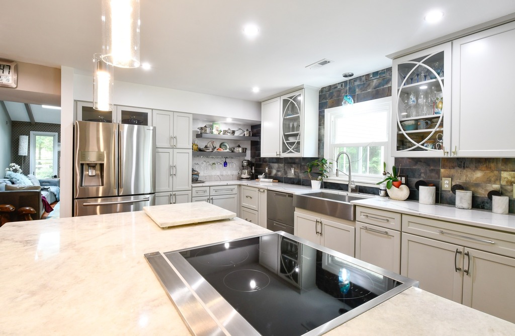 reicokitchnbath's tweet photo. Cooking up something special in this gorgeous kitchen! Who else loves a good #KitchenDesign? 🍳 

•

•

•

#HomeDecor #InteriorInspiration #KitchenDesign, #HomeDecor, #InteriorInspiration, #BathroomGoals, #HomeRenovation, #InteriorDesign, #KitchenInsp… https://t.co/eJsdOlMAvN https://t.co/1FJV4PWSua