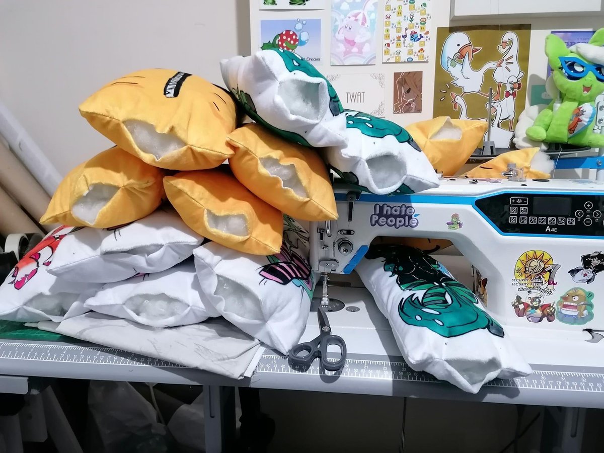 SockJems's tweet photo. Lots of large dakis ready for cons starting in February!
#Itabag #ita #Itabags #windowbag #pins #Pincollector #itabagmadeintheUK #customorder #customorderstaken #handmade #animecon #gamingcon #comiccon #animeconvention #gamingconvention #comicconvention #kawaii #otaku #dakis https://t.co/gt0t1d8feB