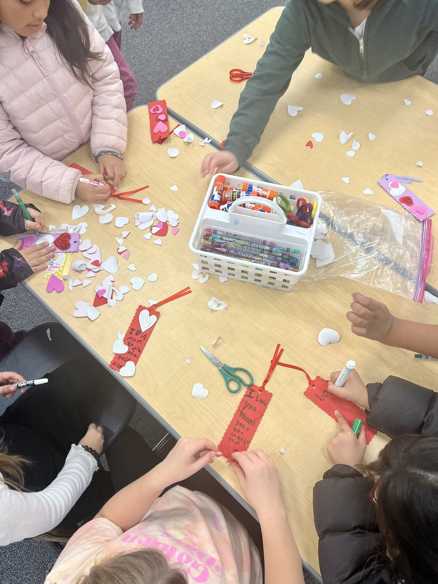 TraceyYearick's tweet photo. Spreading L❤️VE in the @JMEtimberwolves library with Valentine bookmarks. https://t.co/6AUwwSEMU0