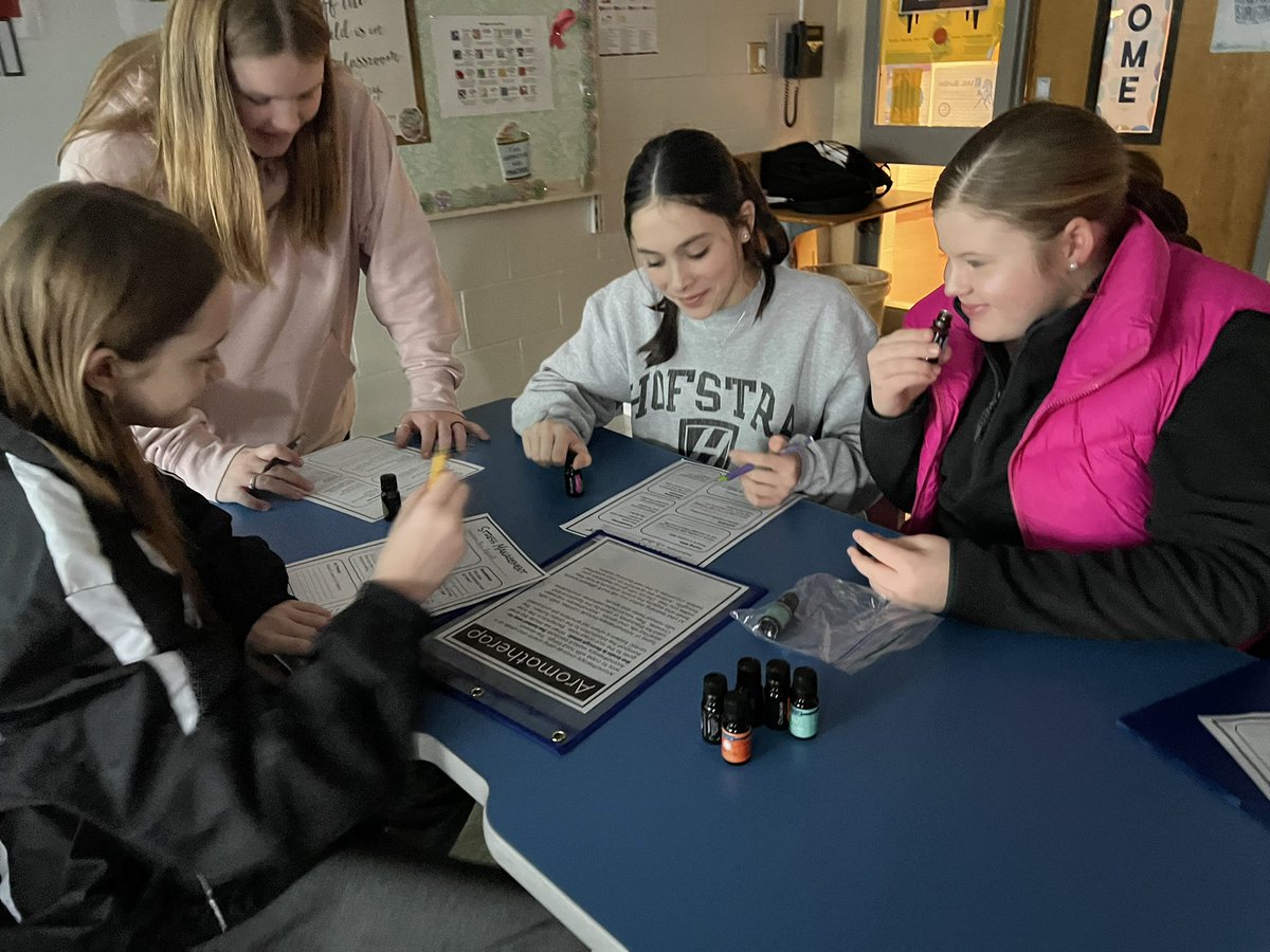 Meg Mohl tweet media