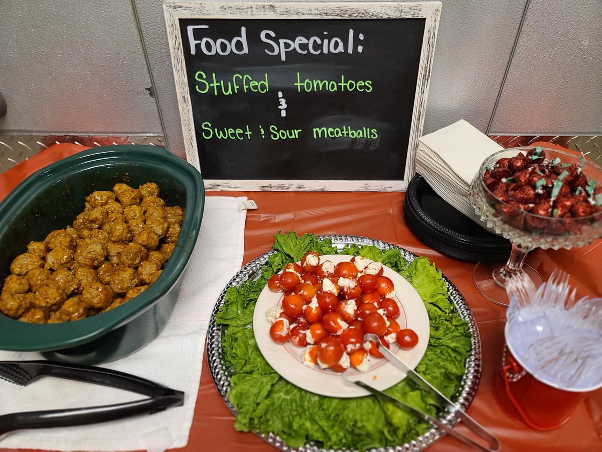 OrchardPointeHC's tweet photo. Our Cooking Corner residents got the opportunity to give the Culinary team a hand in making Happy Hour Snacks. Cooking Corner is hosted by Chef Donna and our residents get to take part in foods we are creating at the campus!
#trilogyliving https://t.co/5aG19rfct3