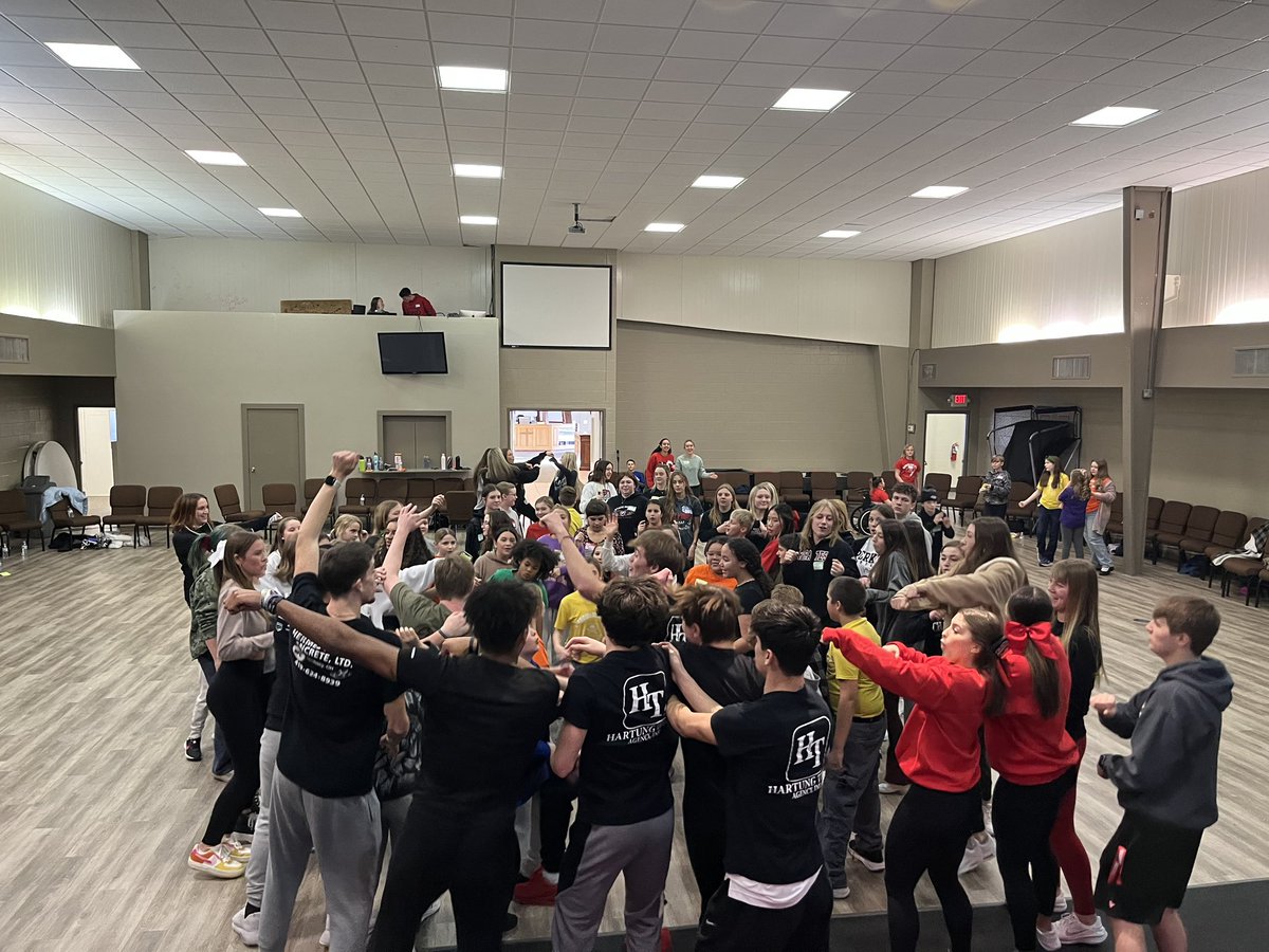 phsm2s's tweet photo. What a great day with PHS M2S leaders and Meadownlawn leaders talking about the Pirate Way ❤️🏴‍☠️❤️ and spreading kindness!! #piratepride #thepirateway @Meadow_lawn @PerkinsHigh https://t.co/Dq5rNc1OU4