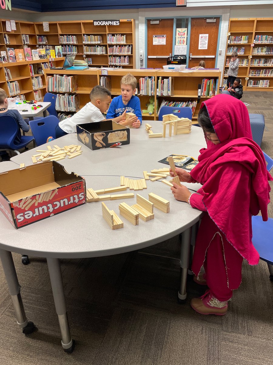 RushtonLibrary's tweet photo. So much thinking and learning happening through play!
@2ndGradeSteph https://t.co/QgvgRdBEmS