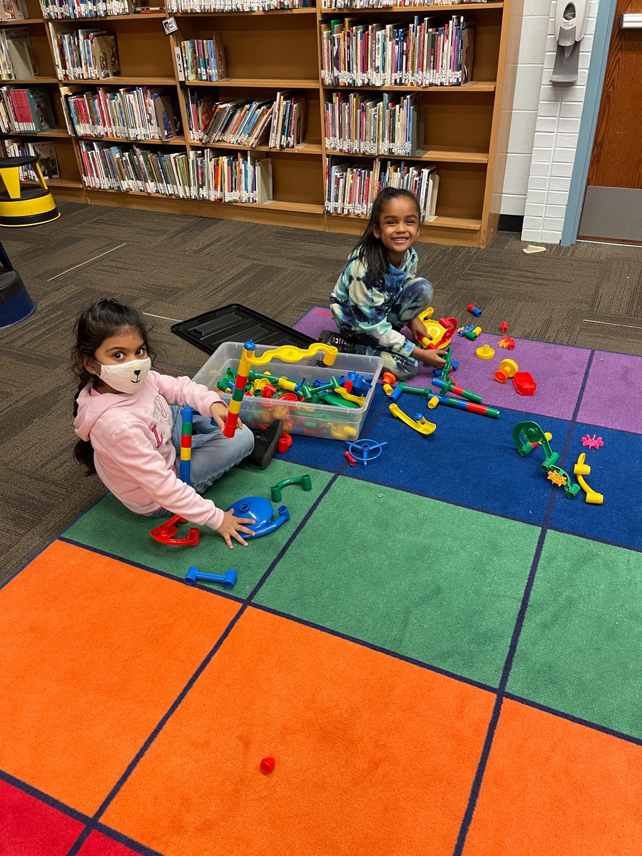 RushtonLibrary's tweet photo. So much thinking and learning happening through play!
@2ndGradeSteph https://t.co/QgvgRdBEmS
