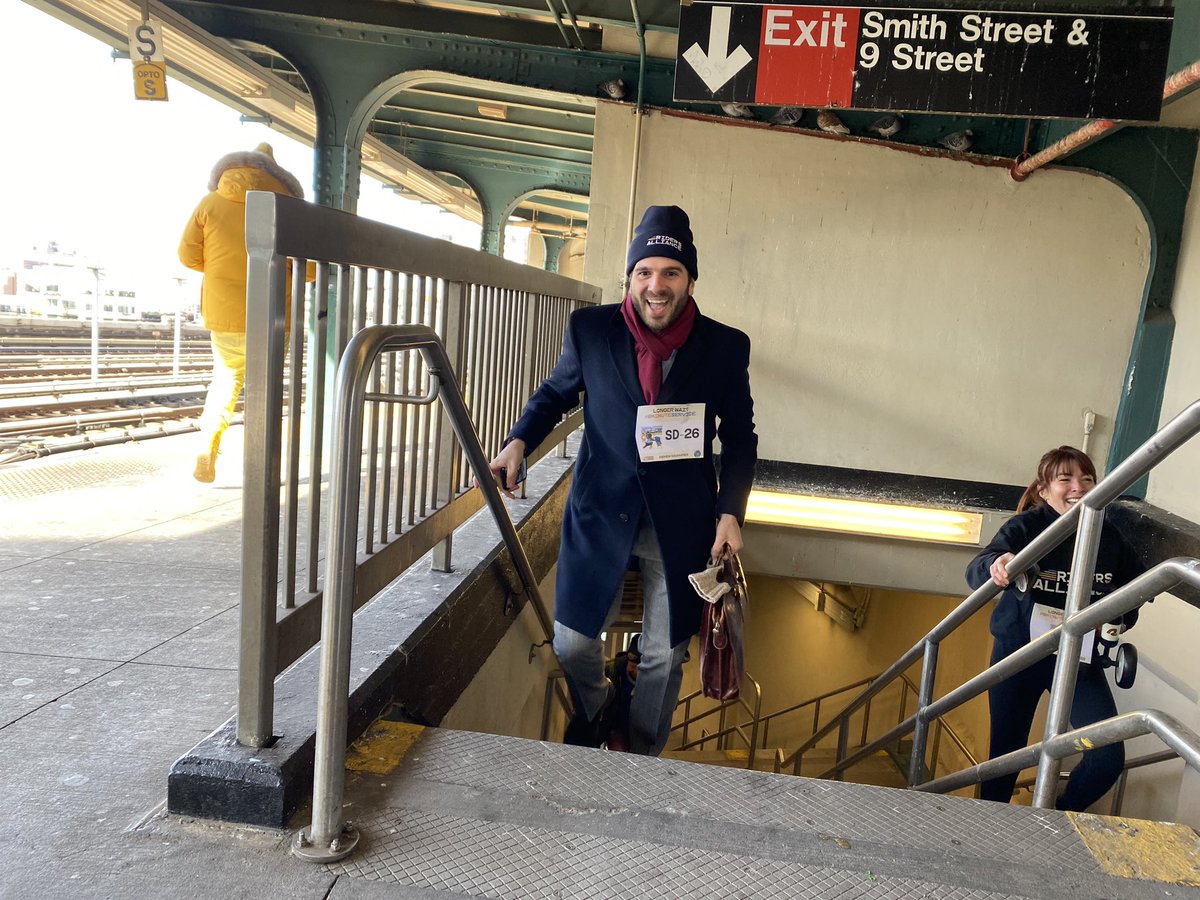 Sen_Gounardes's tweet photo. No one should need to sprint to the train because they know the next one is 15 mins away, plain and simple. New Yorkers need reliable #SixMinuteService and full MTA funding in our 2023 budget โ because whether or not youโre late to work shouldnโt depend on how fast you can run. https://t.co/S1VLtFRXKt