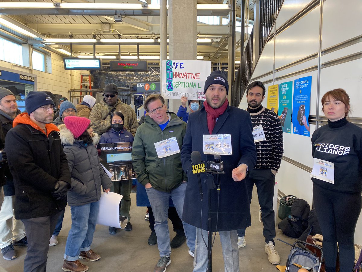 Sen_Gounardes's tweet photo. No one should need to sprint to the train because they know the next one is 15 mins away, plain and simple. New Yorkers need reliable #SixMinuteService and full MTA funding in our 2023 budget โ because whether or not youโre late to work shouldnโt depend on how fast you can run. https://t.co/S1VLtFRXKt