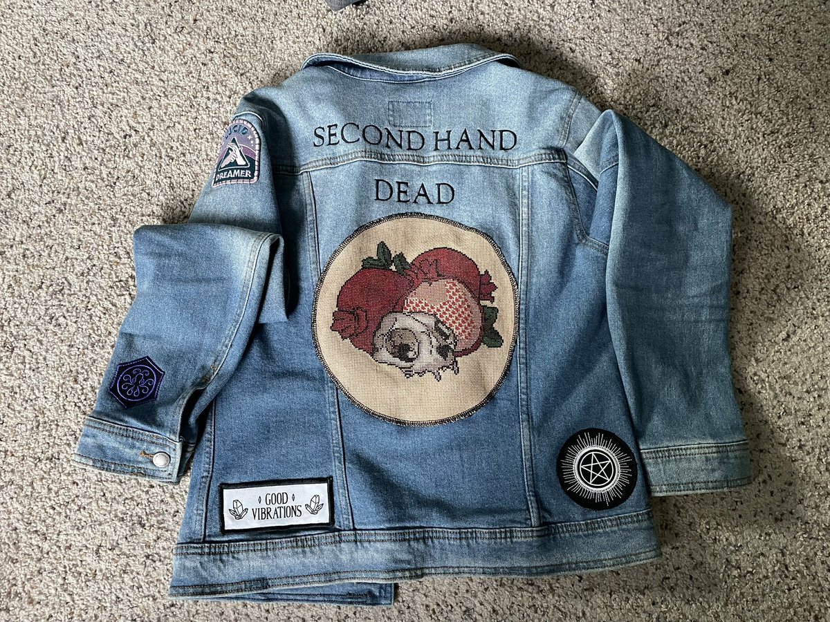 SecondhandDead's tweet image. Added some patches to my denim 🥰