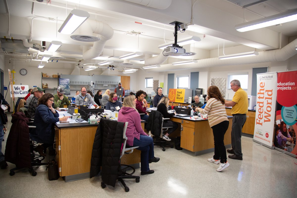 OhioCornWheat's tweet photo. John Settlemyre, OCWGA's President, spoke with Ohio science teachers today at an @OHCornEducation Workshop! Educators learned about ethanol production, its economic impact, and how to share the lessons with their students. https://t.co/yQBznTXk3g