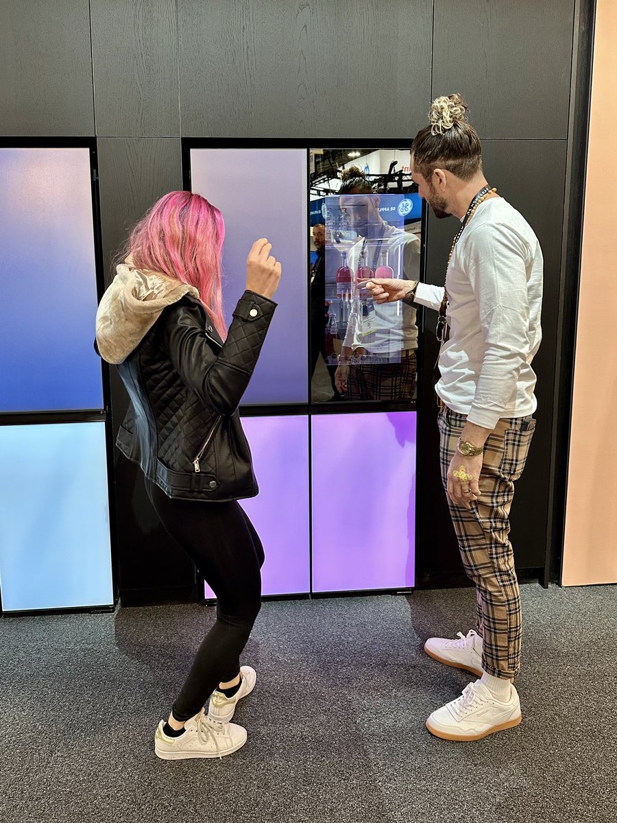 LGXCenter's tweet photo. Bring the party to your kitchen with the new LG Studio MoodUp Refrigerator!
#LGKBIS2023 #LGStudio #LGMoodUp https://t.co/WXrm0h51Nn