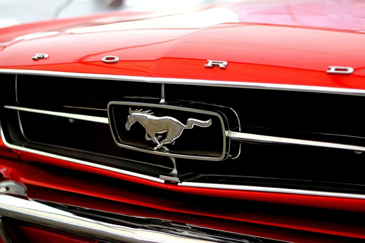 ssbestauto's tweet photo. When you're back in the market for a new car, it's still a lot of fun looking at classic cars! If you could drive any older car in any color, what would you pick? Let us know down in the comments. https://t.co/HvG0qehzfv