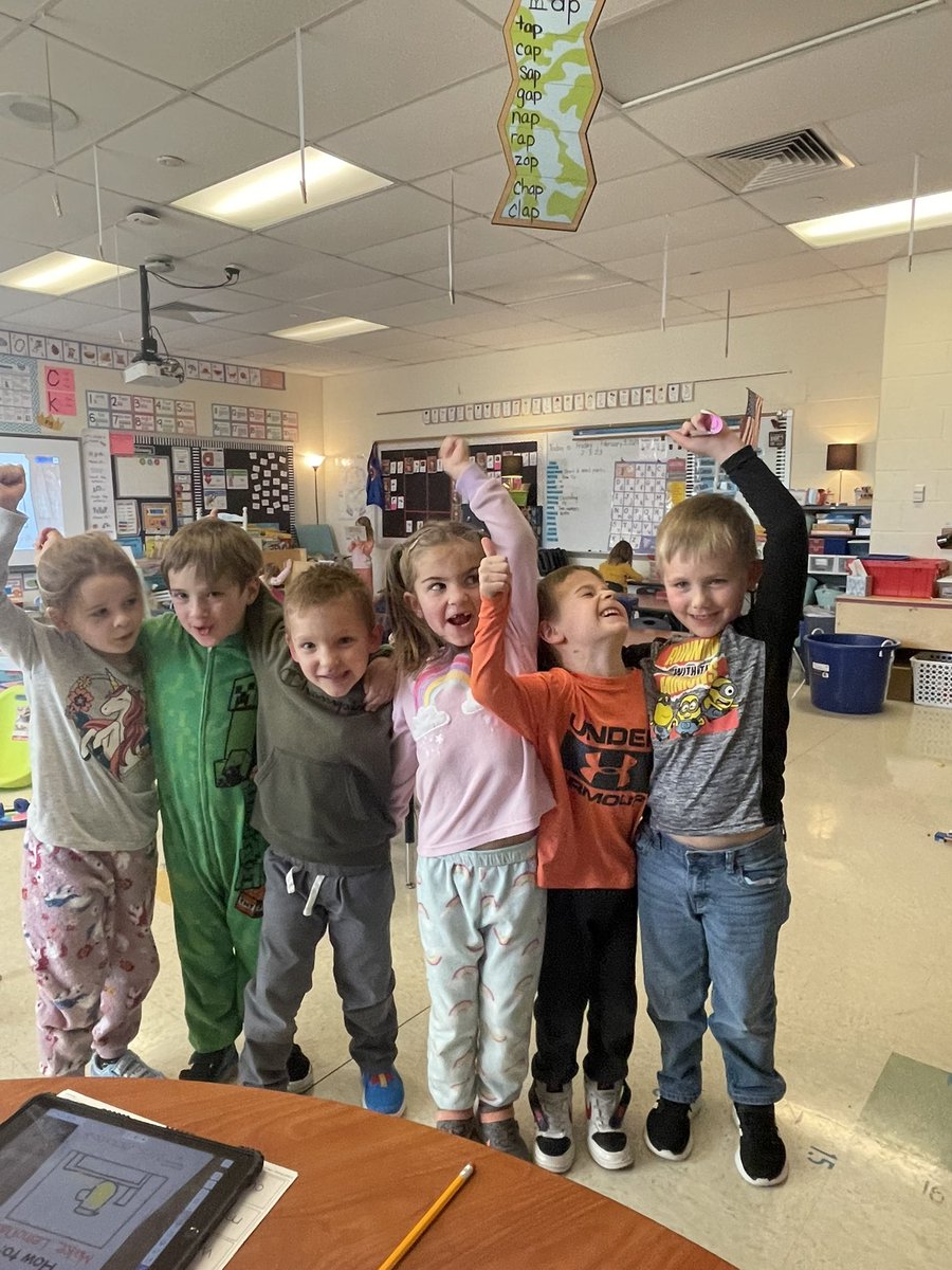 LVEADAMS's tweet photo. We love to celebrate growth!  Today we celebrated these friends moving up to list B sight words! #LVEBelongs https://t.co/3OIzO7jb12