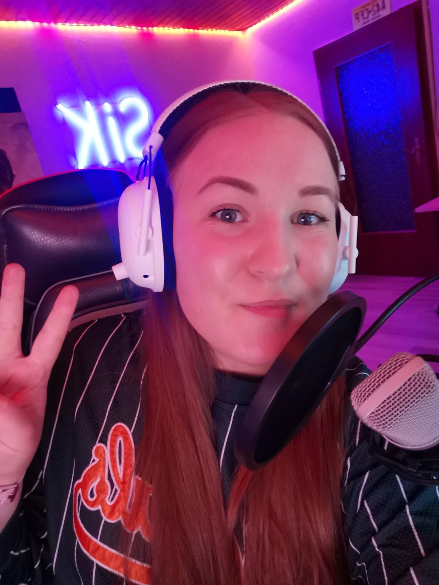 It's Friday Night!!! I'm live ->twitch.tv/FantasyNr1 !!! 🥰 #twitch #fortnite #playing #friday #fridaynight #supportstream #SupportSmallStreamers #streaming #live #hello #happyfriday #twitchtv