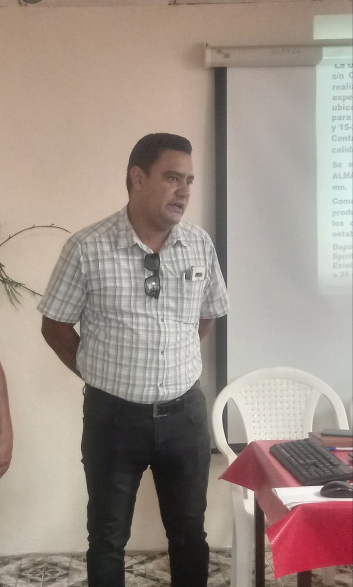 Un verdadero líder no crea separación,  Un verdadero líder une a las personas, por eso somos una gran familia hoy está cumpliendo años nuestro director general Angel  L Chacón reciba desde la tierra de serafín muchísimas felicidades con la convicción de que seguiremos la marcha