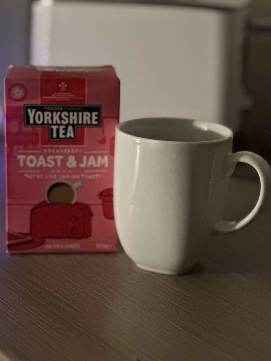 MichelleInnes10's tweet photo. Let’s see what this is all about… #rockandrollfriday #yorkshiretea #toastandjam #cuppy #tea #TGIF https://t.co/cq7RR63Lxd