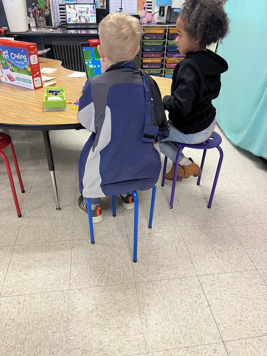 MsKGifford's tweet photo. Aren’t Fridays a perfect day for STEAM activities?! We sure think so! #swelem #cpsreds #steam https://t.co/g6sc9ELUba