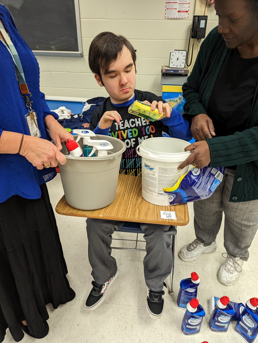 LancersWork's tweet photo. For the 100th day of school, our students filled 10 buckets with 9 cleaning items each for men and women leaving CARITAS and getting their own home. https://t.co/sR2OTrqqOU