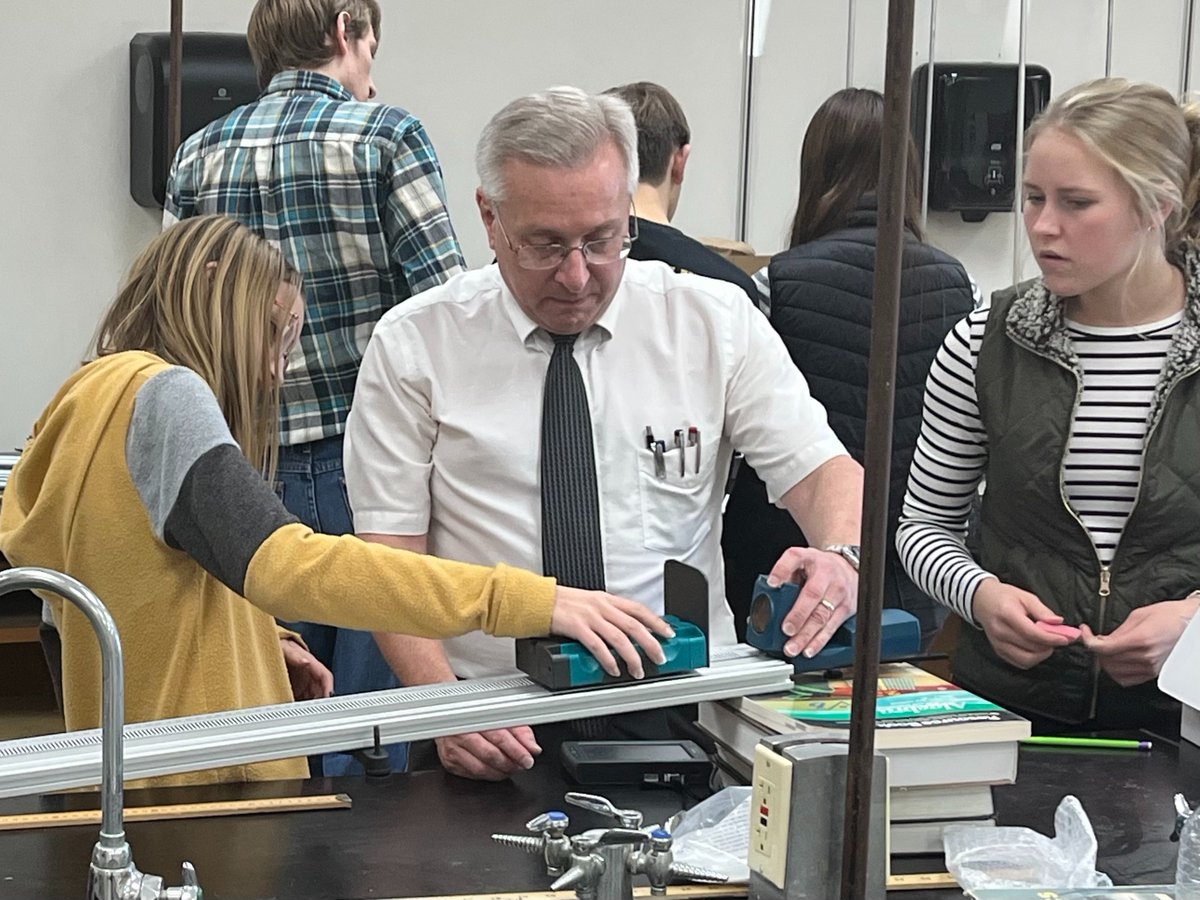 EthanLensch's tweet photo. Mr. Betterton's physics class. Great collaboration! https://t.co/2dwuhkjVxH