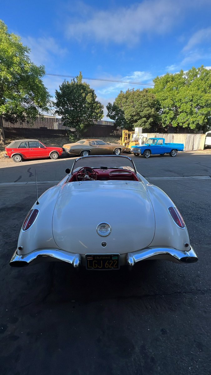 bellgare's tweet photo. @TamerlaneBlog ‘60 backend, before they went to the four lamp style. this one i regularly service :) https://t.co/4OzsZKn5mZ