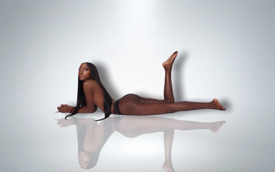 dablackbratt's tweet photo. I want her in the worst way .. plus I just found out it’s her birthday..#21shotssssss https://t.co/Ewr0ZJmYPR