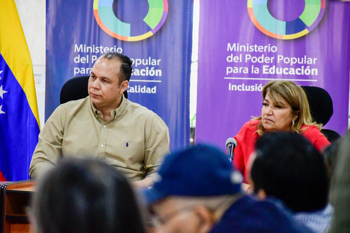 Evaluamos junto a los directores generales del <a href="/MPPEDUCACION/">MPPEDUCACION</a>, los resultados del Despliegue Nacional 2023 para el proceso de transformación curricular y territorial por la Calidad Educativa.

<a href="/NicolasMaduro/">Nicolás Maduro</a>