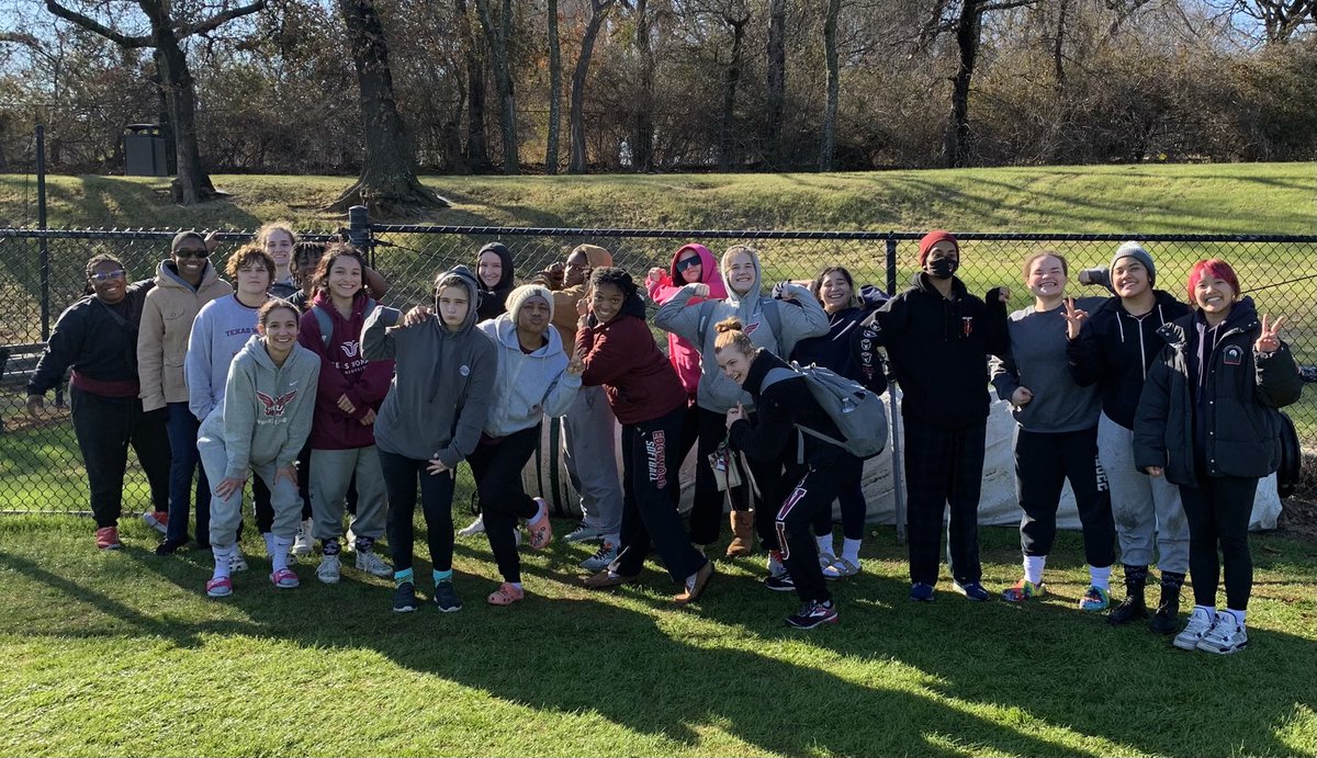 When ⁦<a href="/TWUSoftball/">TWU Softball</a>⁩ has to leave town before the ice storm is finished, ⁦<a href="/TWUWrestling/">TWU Wrestling</a>⁩ steps up and pulls the tarp.   This TEAM!!  #PioneerProud #PioneerStrong