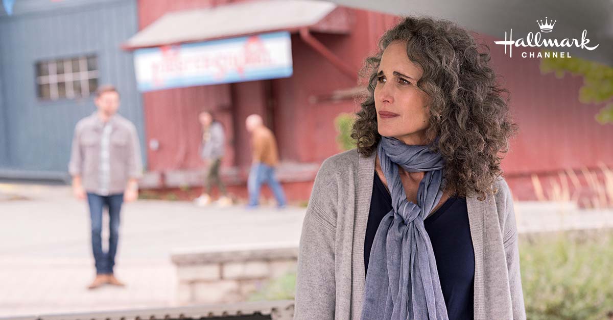 TheWayHomeX's tweet image. Timing is everything. 

An all new episode of #TheWayHome starts right NOW on @hallmarkchannel.