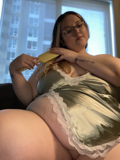 Watch Laura fatty's leaked NSFW photo on TwXstars