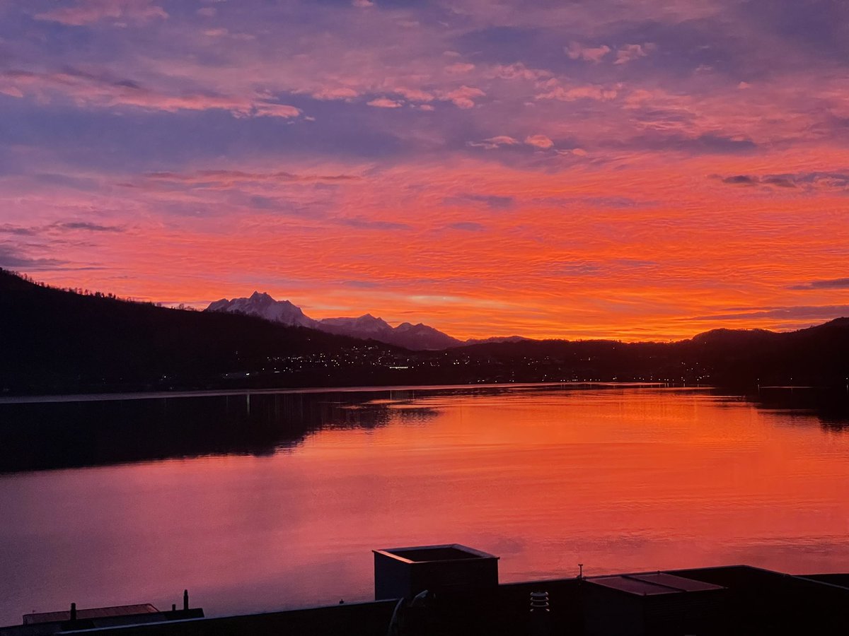 stagekeys's tweet photo. @srfmeteo Zugersee https://t.co/9tb9pZuqge