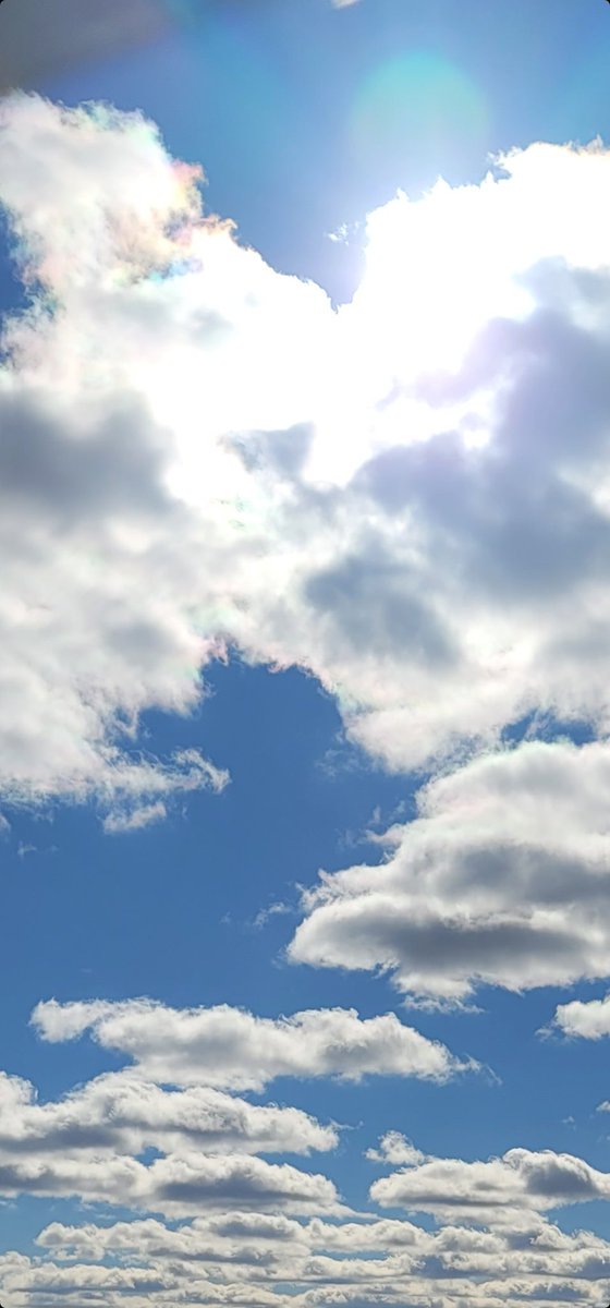 josephcup18's tweet photo. Do you guys see that in the upper Left and corner #Sky #WTF #IsThat https://t.co/0eHCEdfzoX