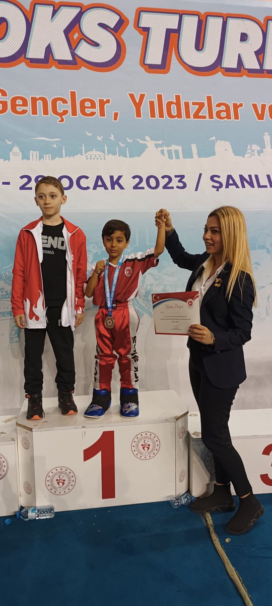 bahgider2834's tweet photo. Minik Gururumuz
Şanlıurfa'da yapılan Türkiye Kikc Boks Şampiyonasında
Genel Sekreterimiz Levent ÇAKIR'ın oğlu SELİM ÇAKIR 
Point Fighting branşında Türkiye https://t.co/eRaHL47893 oldu. Minik hemşerimizi ve ailesini tebrik ediyor başarılarının devamını diliyoruz. @TRkickboksFed https://t.co/yjVzPvDqbA