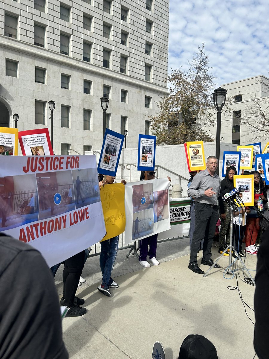 PalmTreesnGz's tweet photo. Today, coalition for community control over the police along with other community members and legal representatives came together in front of @LADAOffice to demand that @GeorgeGascon do his job. Families of #CesarRodriguez #AJWeber #TakarSmith #OscarLeonSanchez and #AnthonyLowe https://t.co/EKGb8kRCQ8