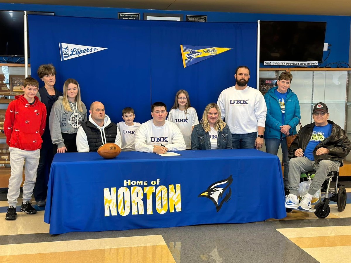 NCSTV_Bluejays's tweet image. 🏈Sean Anderson🏈 Signing!  Loper Nation🦌🏈
#DDT #LOPEBALL 
@sportsinkansas @HillBrosFB @KansasPregame @cnichollHays @KuplenChet @kpreps @CoachRHeld
