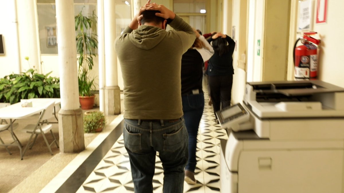 SecretariaSESAN's tweet photo. Fomentando una cultura de prevención en nuestro equipo de trabajo, este día personal de las oficinas centrales de la #Sesan participó en el #MacroSimulacro de sismo programado en la ciudad.
#SismoGT #Simulacro3F https://t.co/IDedRLC18H