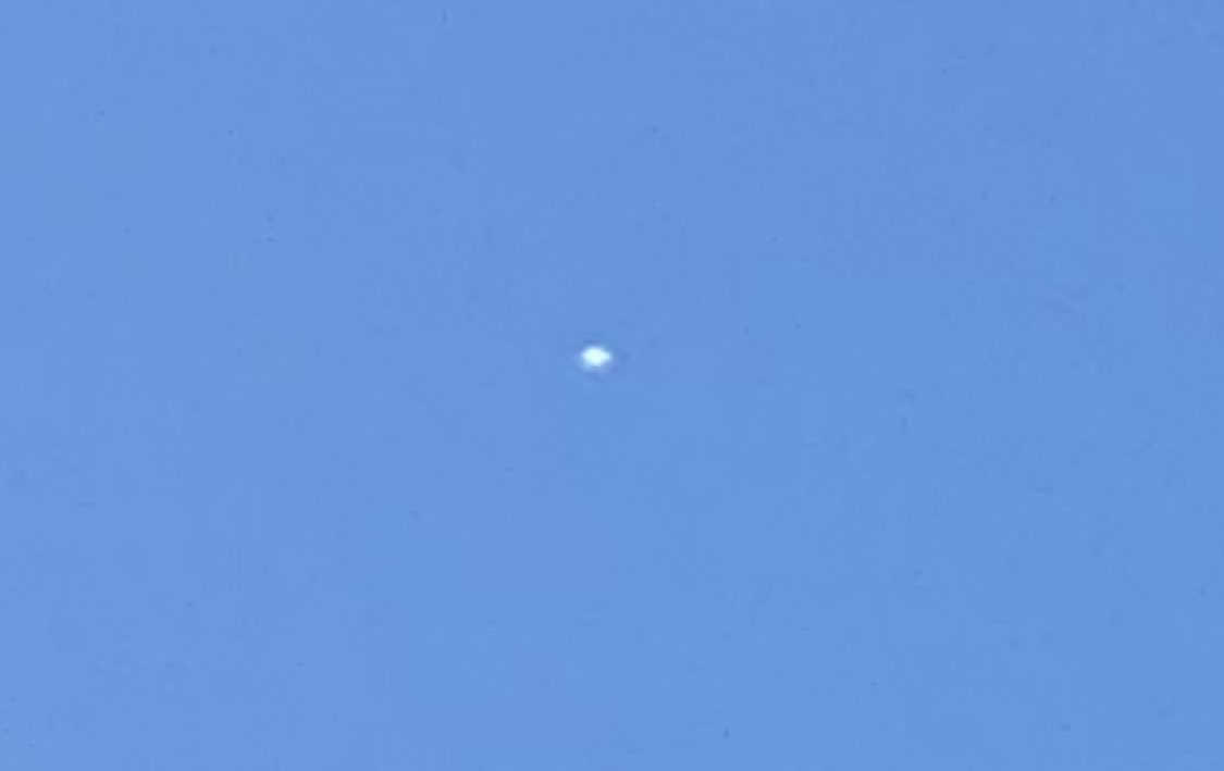 FrozenNotes's tweet image. Oh hello, Chinese balloon.