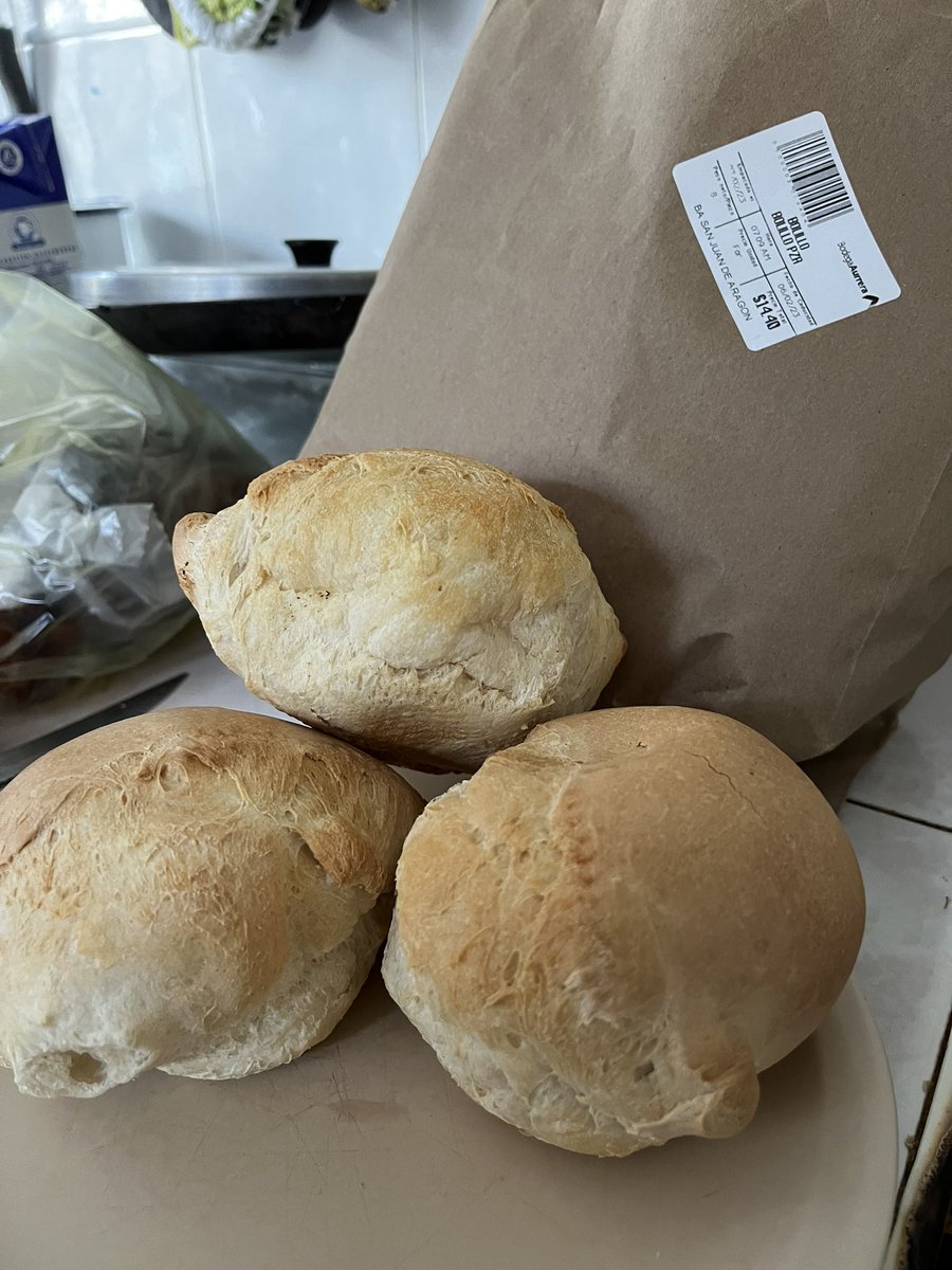 Ilce_Velher's tweet photo. @BodegaAurrera Con razón la bolsa estaba engrapada, ¿queseso, bolillos? 😂 Se pasan oigan. https://t.co/ONDfKJUd54