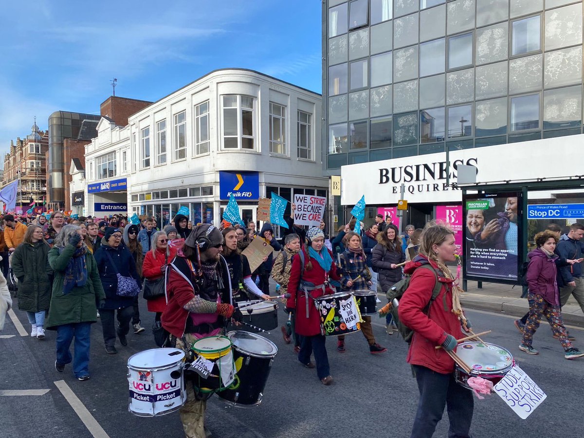 Thank you <a href="/UEA_UCU/">UEA UCU says join a union</a> and wider <a href="/ucu/">UCU</a> for standing up and demanding better. #StudentsSupportTheStrikes