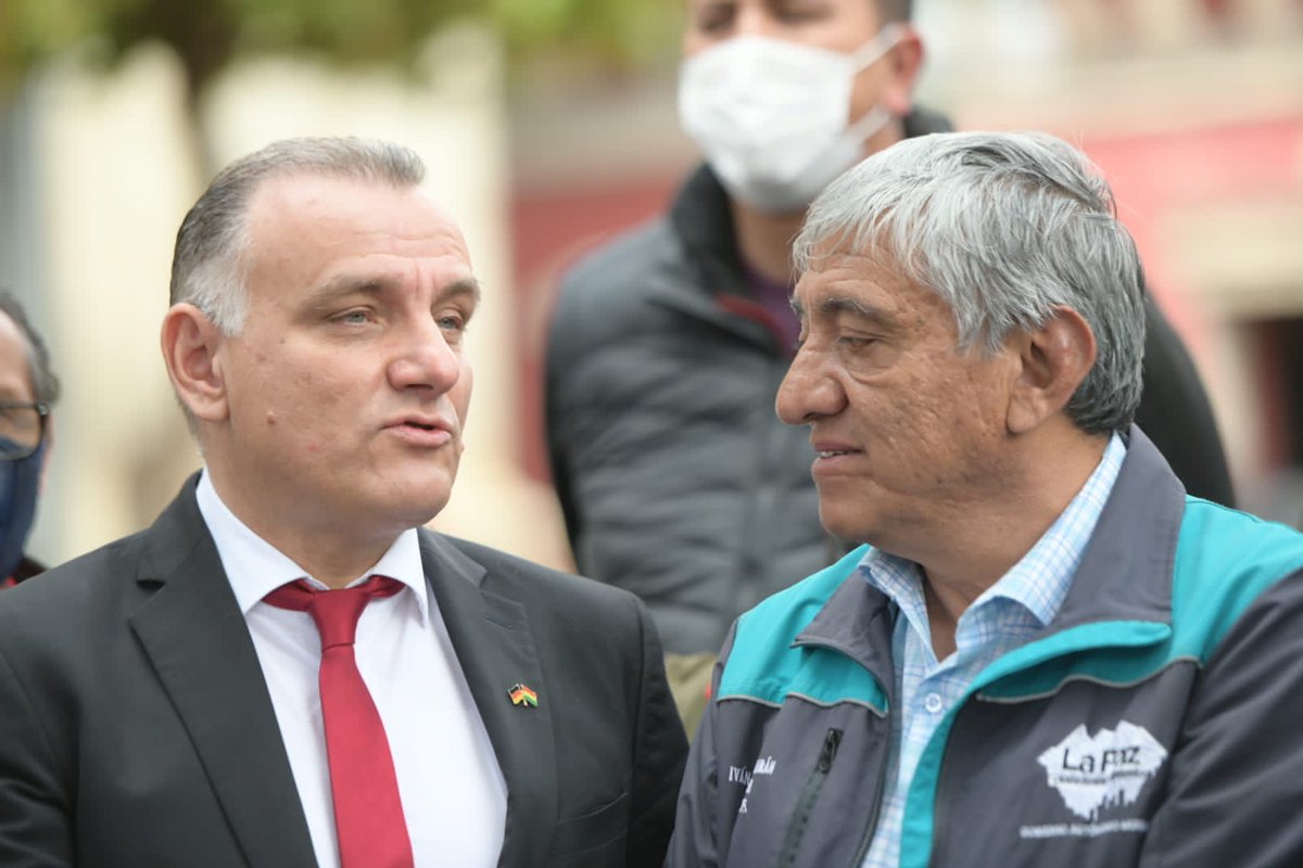 ivanariasduran's tweet image. ¡El #MédicoEnTuCasa ya es una realidad! 
Gracias al municipio de #Bonn y la #EmbajadaDeAlemania, por esta acción común y por donar al municipio paceño este móvil eléctrico de #Quantum que ampliará la atención de salud en los barrios...(Hilo)