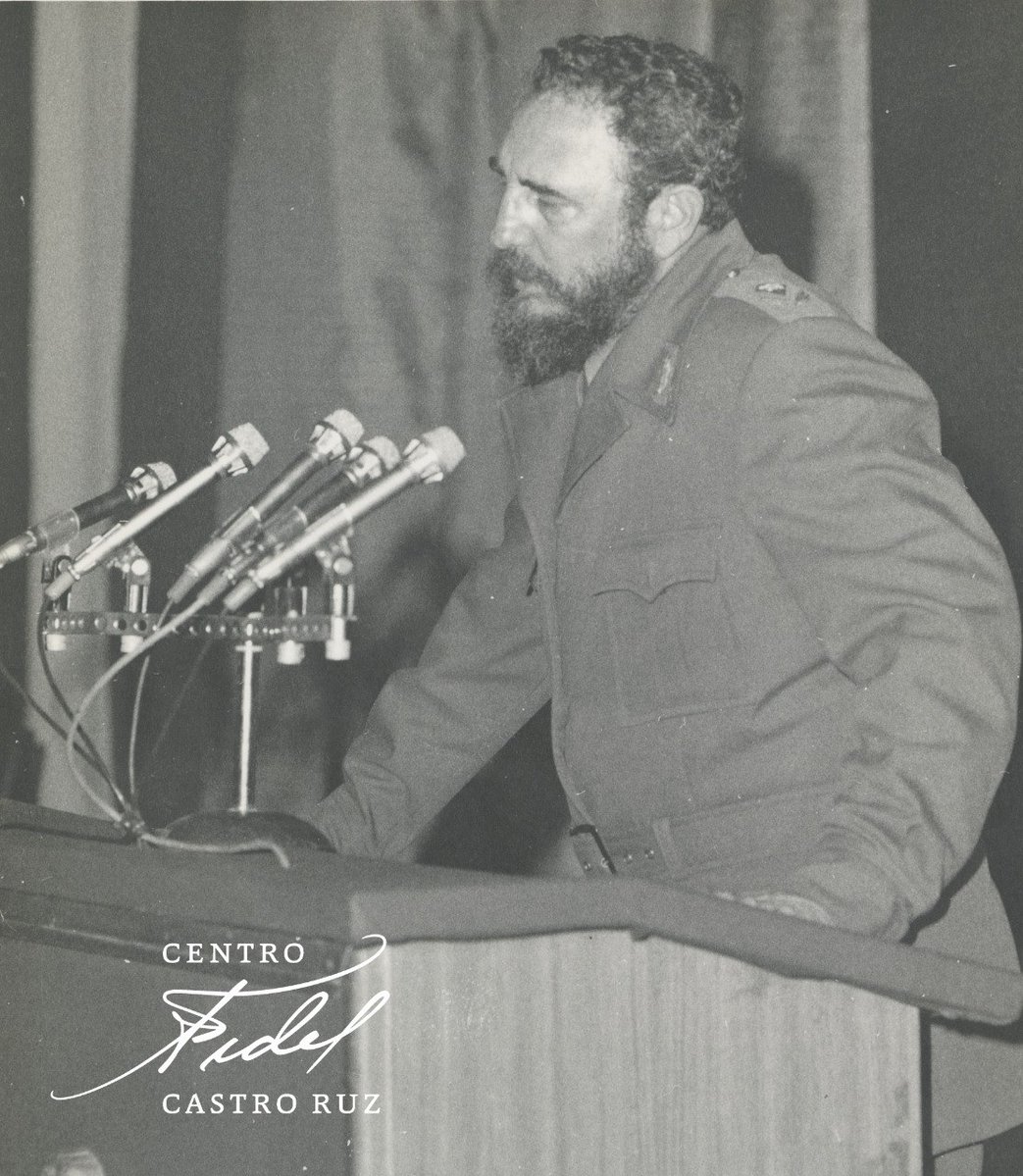 #Fidel:"Esta #Revolución cuenta con el privilegio de llevar con ella y como parte de ella al pueblo revolucionario, cuya conciencia se desarrolla y cuya unidad es indestructible". #FidelVive