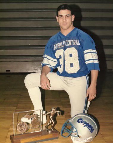 lchscougarsport's tweet photo. Today,

God has called LCHS Athletic Hall of Fame Member Joe Joseph to his kingdom after a battle with ALS 🙏🏻 

Joe is Lansing Catholic’s all time leading 🏈 rusher, but most importantly a father of 3 - Anthony, Michael, &amp; Grace

Today we pray for the Joseph Family

#CougsForever https://t.co/IDDwFFMNQq