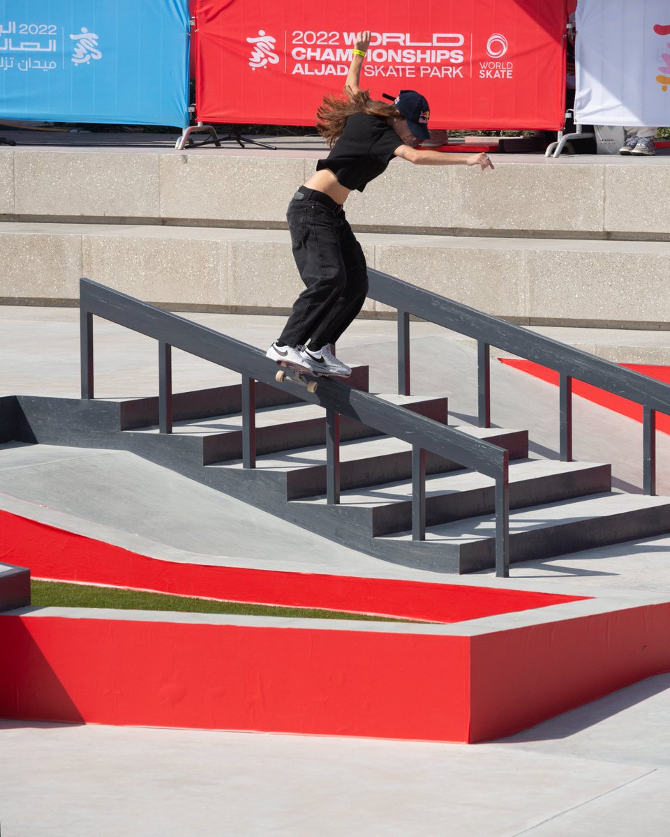 #skateboarding Mundial Sharjah🇦🇪

En los 4tos de final del Street femenino, Aldana Bertran sumó 38,51 pts para ocupar el puesto 22 de la clasificación, mientras que Ailin Arzua fue 26ta con 33,08.

No lograron meterse entre las 16 que avanzaban a semifinales.

📷<a href="/capatinoficial/">Confederación Argentina de Patinaje</a>