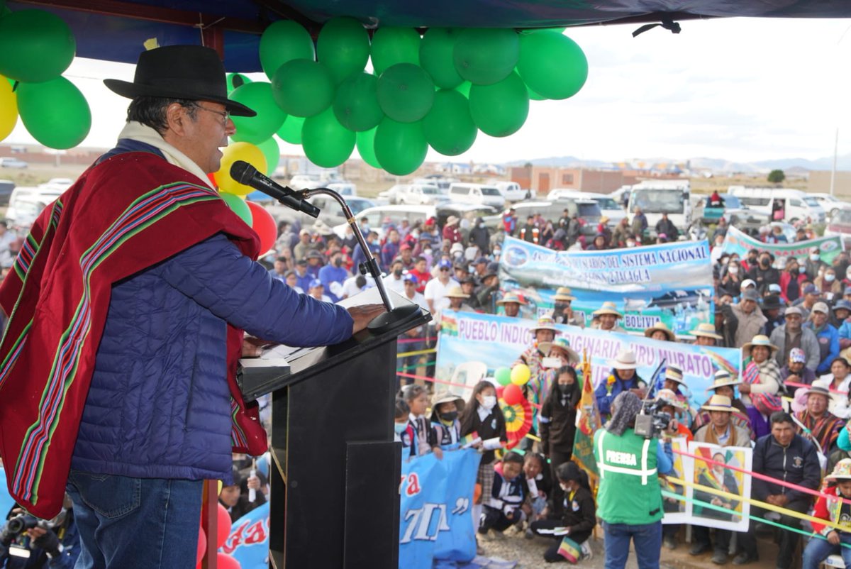 LuchoXBolivia's tweet photo. Con la entrega de 80 viviendas en el municipio de Challapata, terminamos una jornada maratónica de entrega de obras en #Oruro. Solo hoy hicimos realidad el sueño de 169 familias orureñas de tener un techo propio, con una inversión de Bs11,2 millones.
¡Felicidades Oruro! https://t.co/F5bo5OR1bF