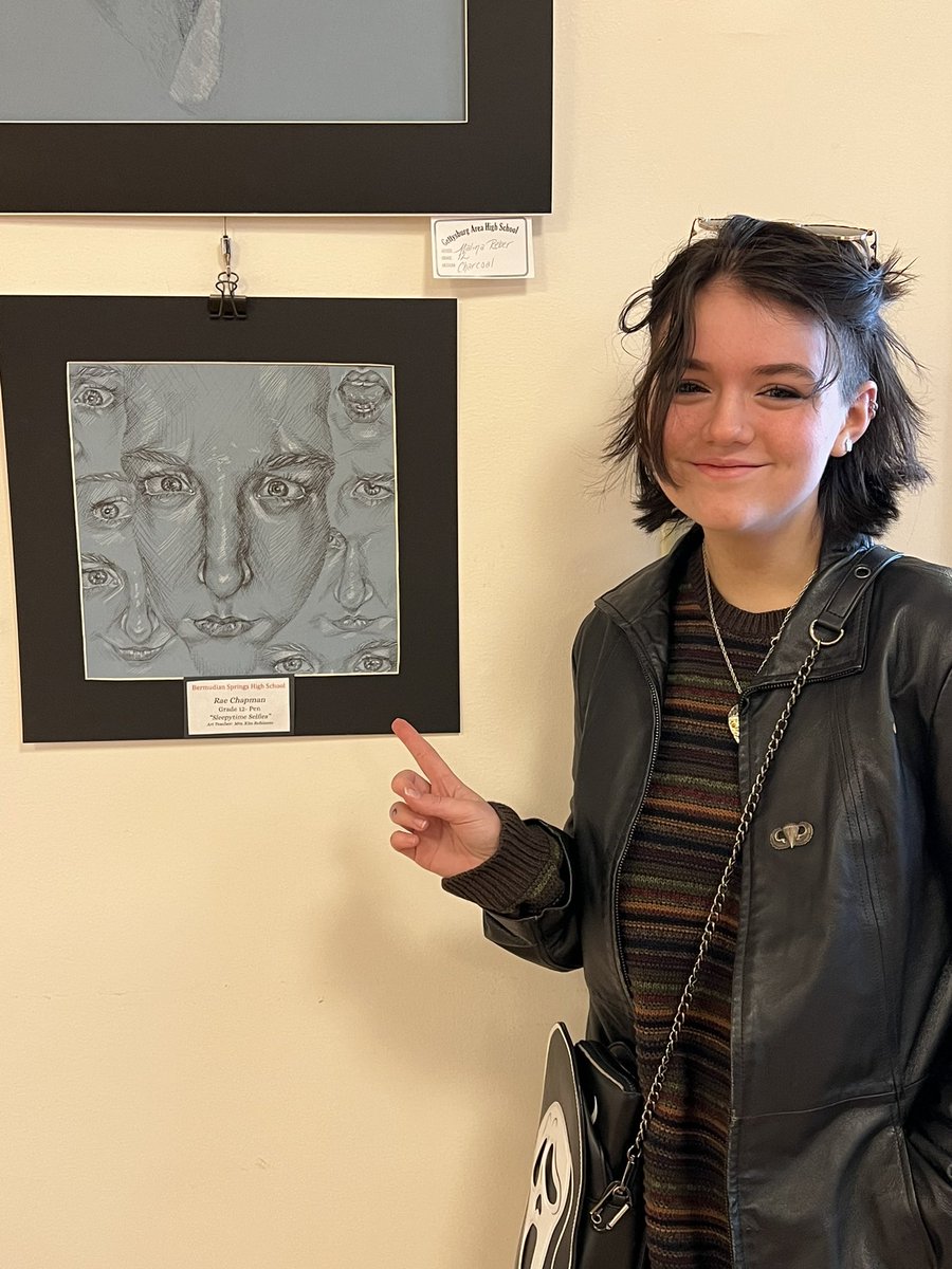BermudianArt's tweet photo. Rae lovin' the turnout at the Adams County Arts Council #BSHSNAHS #bermpride #WEareBermudian https://t.co/ATgmh423jj