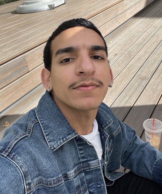 Watch Online Lover's leaked NSFW photo on TwXstars