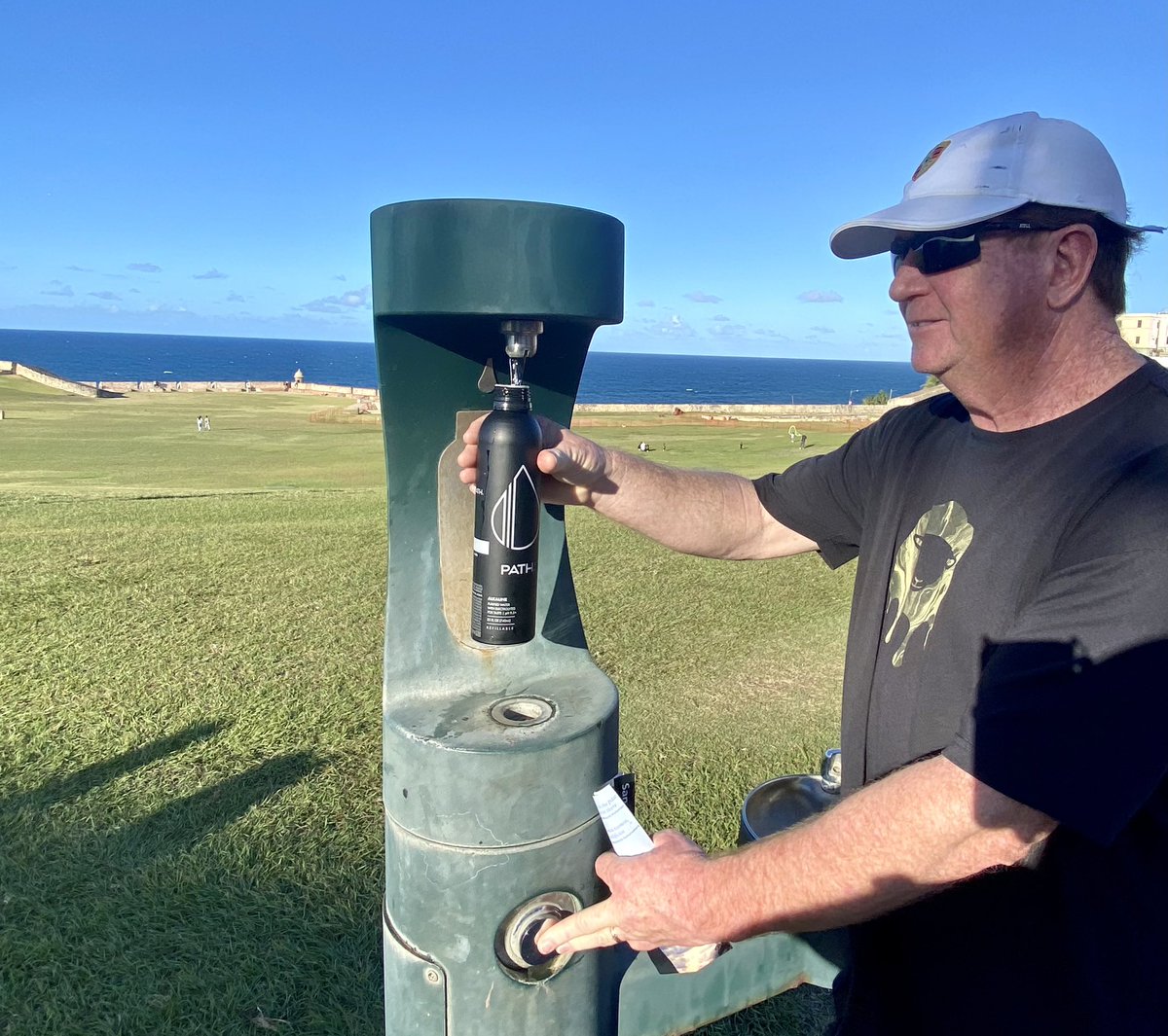 mom4h2o's tweet image. Refilled my @drinkpathwater bottle in front of the @US_NPS El Morro Fort in Puerto Rico! Great buy @SanDiegoAirport! Love public FREE Water Refill stations! #ReFillit